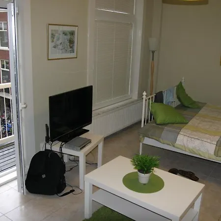 Apartment Studio's Javastraat Self Check In